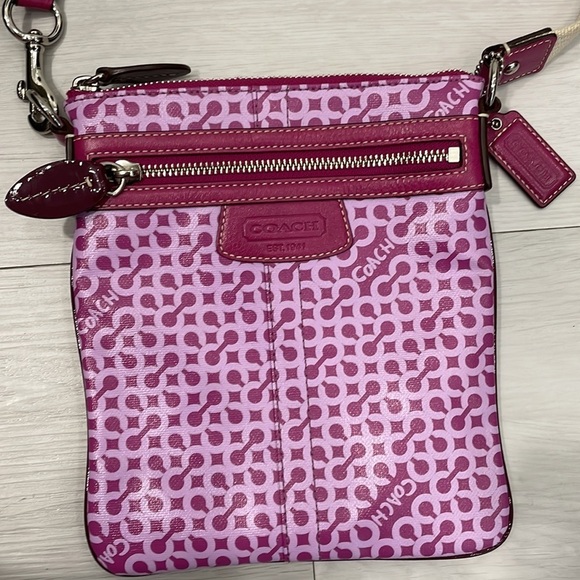 Coach Pink/Purple Gramercy Op Art Swing-Pack Bag - Picture 3 of 12